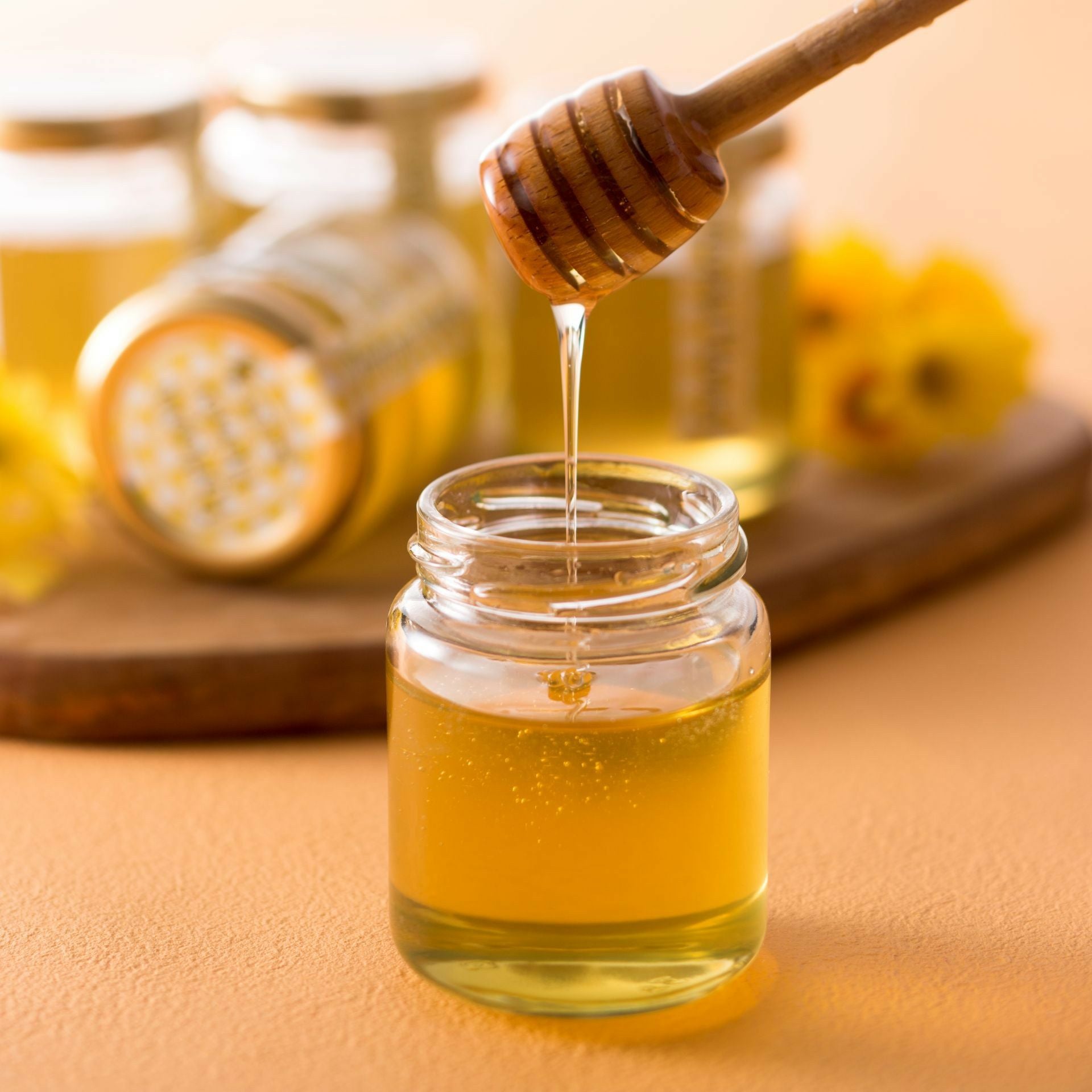 リピーター多数　国産百花蜜 梅酒瓶入　おまけ付　生産者価格で大放出 honey-house_j-honey-300g